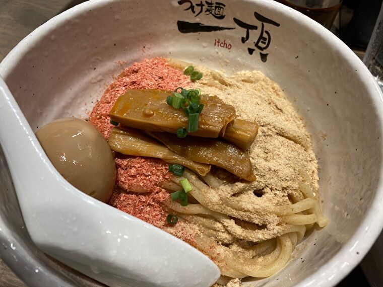 麺量は200gでは、そこまで多くない感じ